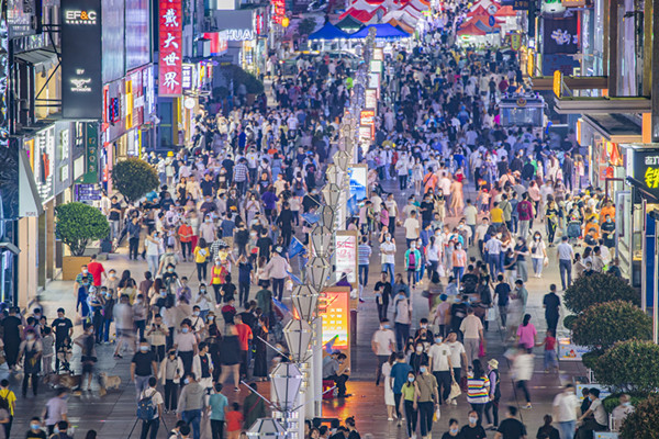 我國夜間經濟市場規模達18.7萬億元，占社零總額的48.61%